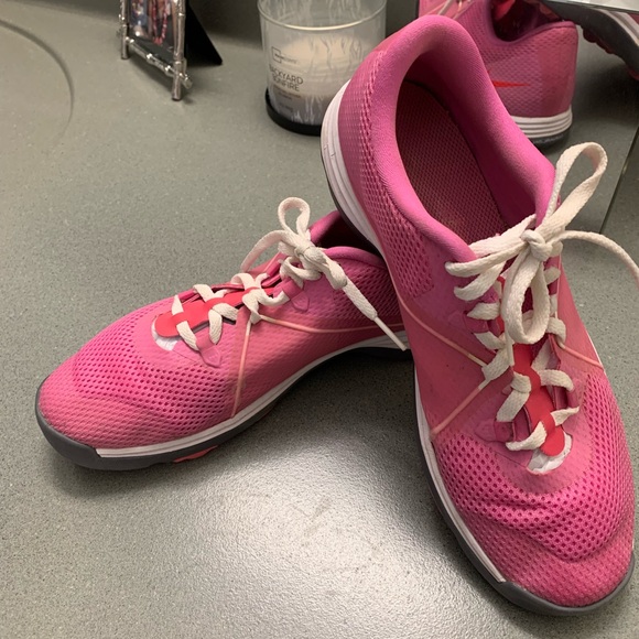 Ladies Nike golf shoes 👟 - Picture 2 of 6